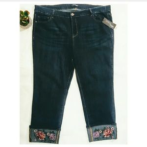 NWT 24w Mid rise skinny crop w floral stitching